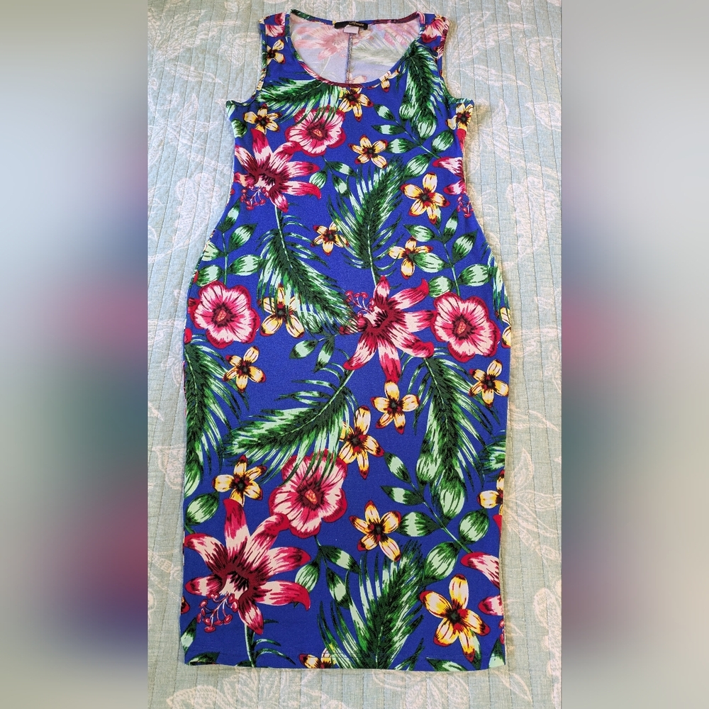 Minette Beautiful Floral Dress. Size S.